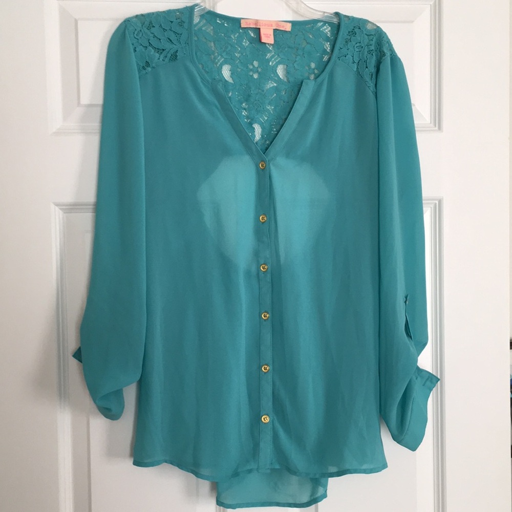 Junior’s button down with cute keyhole back